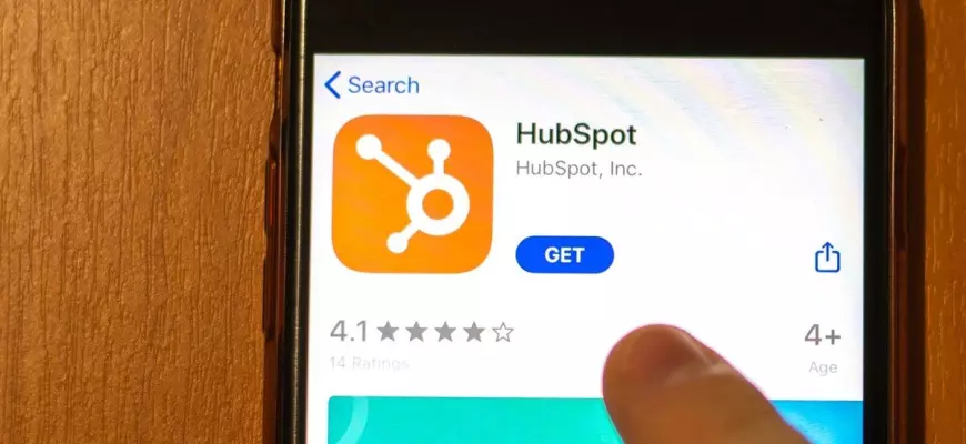 HubSpot acquires a YouTube media outlet followed by hundreds of thousands of entrepreneurs