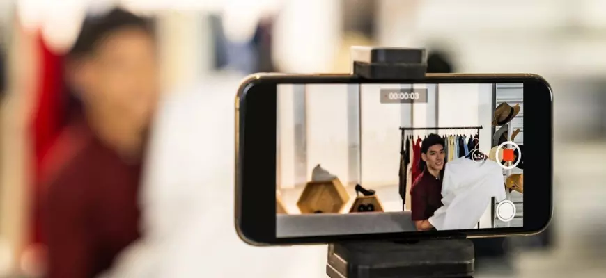 Influencers in France: behind the millions of views, a worrying dependence on platforms