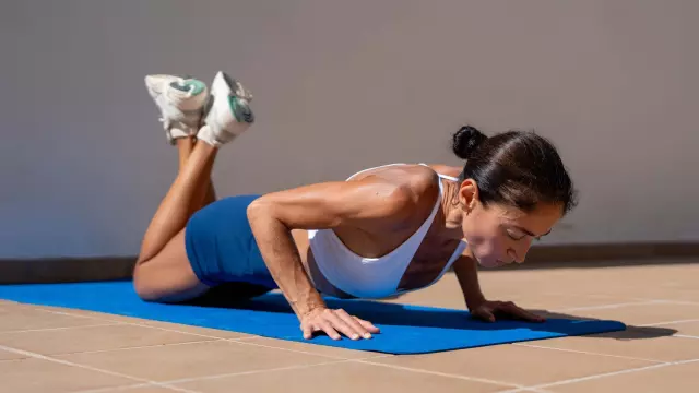 3 Anti-Aging Strength Exercises Everyone Over 40 Should Do Every Week
