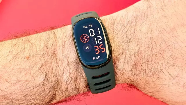 I just spent 24 hours with the Fitbit Edge — 3 reasons why I’m already impressed