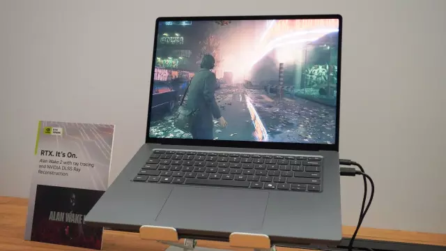 Microsoft Surface Laptop UltraとMacBook Pro M5 Pro：最大の違いを解説
