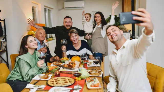Stay Connected This Holiday Season: How T-Mobile Keeps You in Touch