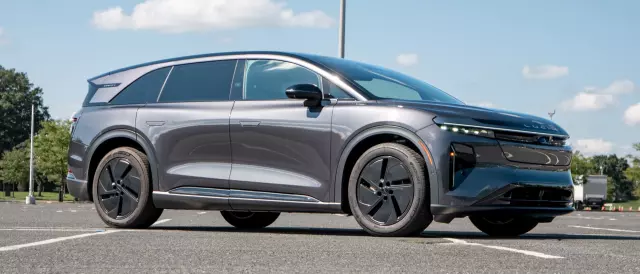 2026 Lucid Gravity Review: A New Benchmark for Three-Row Electric SUVs