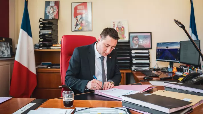 ফ্যাচেস-থুমেসনিলে এলএফআই-এর একটি সভা ব্যাহত করার পর চারজনকে আটক করা হয়েছে