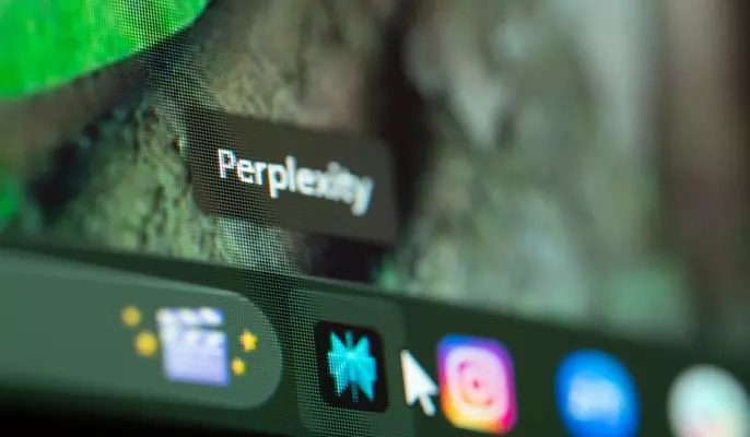 Perplexity 的全新 AI 浏览器即将登陆 iPhone，为你进行搜索。